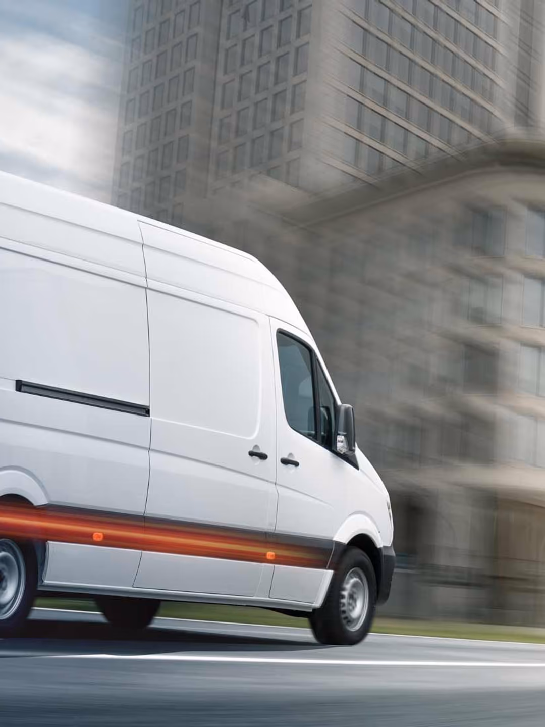 Uudenmaan Sukituksen pakettiauto matkalla työmaalle